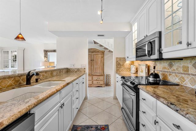 301 Old Meadow Way, Palm Beach Gardens, FL 33418