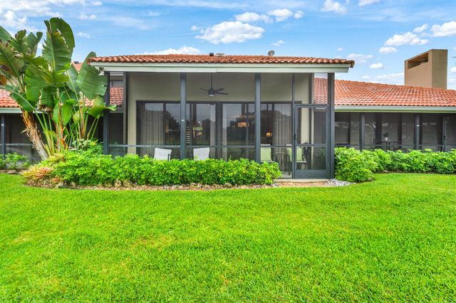 301 Old Meadow Way, Palm Beach Gardens, FL 33418