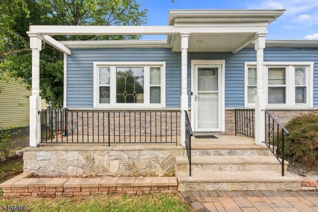 28 Newport Ave, Franklin Twp., NJ 08873 — photo 3
