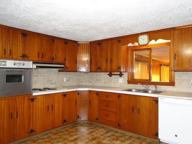 128 Sutton Road, Webster, MA 01570