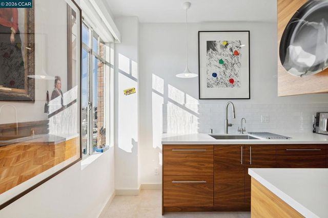 492 Staten Ave 1101, Oakland, CA 94610