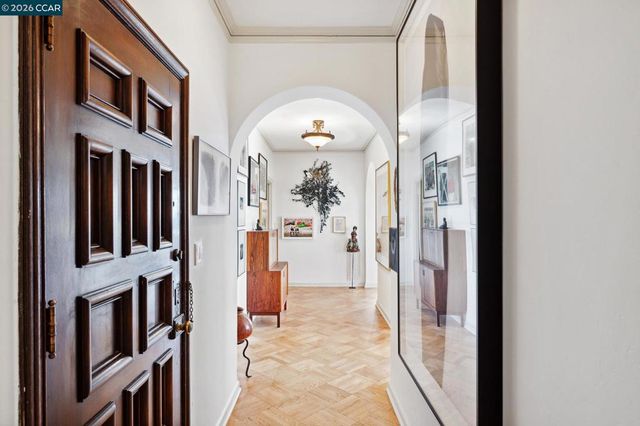 492 Staten Ave 1101, Oakland, CA 94610