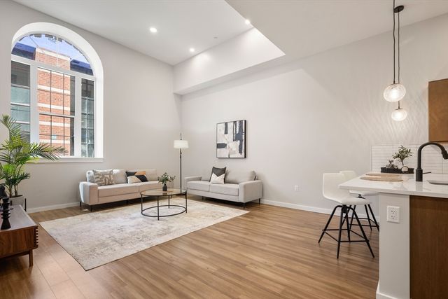 22 Elm St 310, Worcester, MA 01608