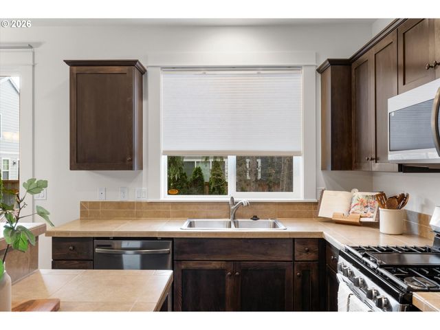 3027 Se KINGSWOOD Ave, Hillsboro, OR 97123