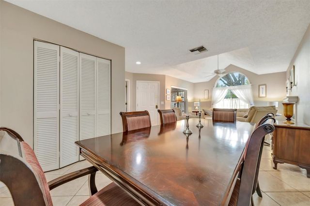 1222 GOLFVIEW WOODS DRIVE 1222, Sun City Center, FL 33573