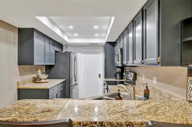 1222 GOLFVIEW WOODS DRIVE 1222, Sun City Center, FL 33573