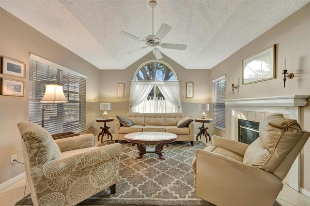 1222 GOLFVIEW WOODS DRIVE 1222, Sun City Center, FL 33573