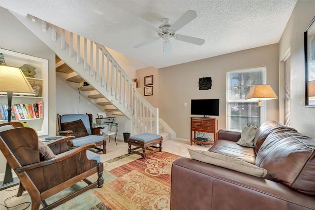 1222 GOLFVIEW WOODS DRIVE 1222, Sun City Center, FL 33573