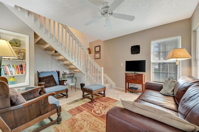 1222 GOLFVIEW WOODS DRIVE 1222, Sun City Center, FL 33573