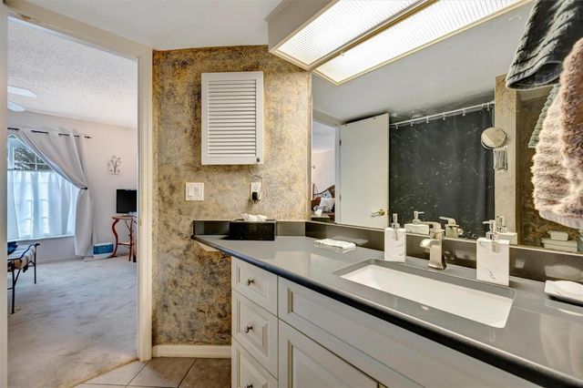 1222 GOLFVIEW WOODS DRIVE 1222, Sun City Center, FL 33573