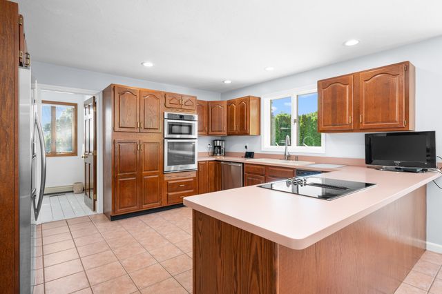 1 Homestead Rd Extension, Sagamore Beach, MA 02562