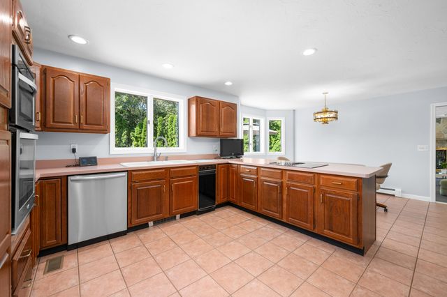 1 Homestead Rd Extension, Sagamore Beach, MA 02562