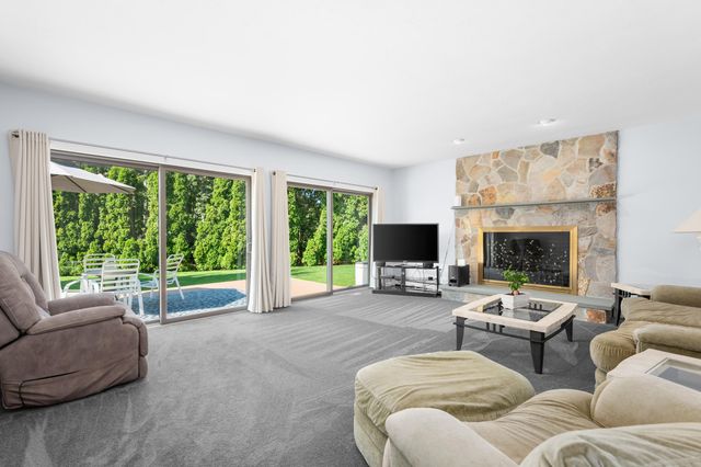 1 Homestead Rd Extension, Sagamore Beach, MA 02562
