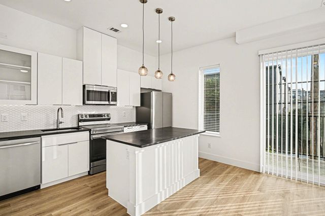 2217 N Fitzhugh Avenue 201, Dallas, TX 75204