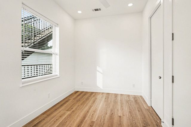 2217 N Fitzhugh Avenue 201, Dallas, TX 75204