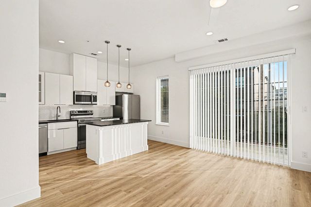 2217 N Fitzhugh Avenue 201, Dallas, TX 75204