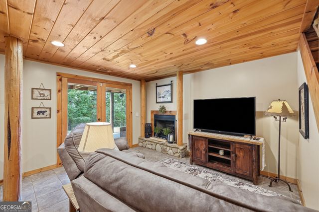 24 Oak Ledge Road, Morganton, GA 30560