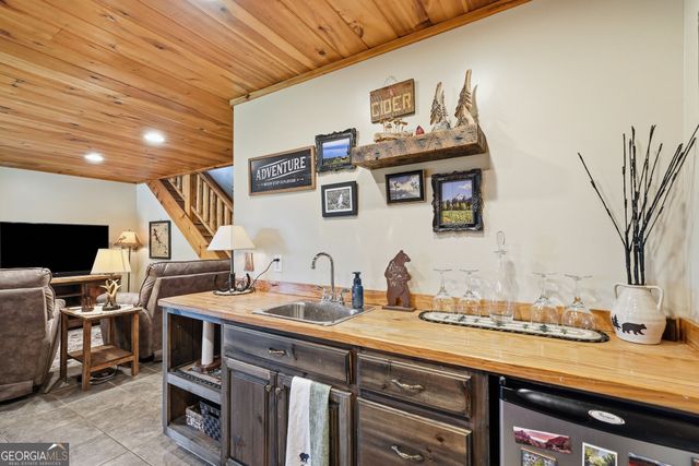 24 Oak Ledge Road, Morganton, GA 30560