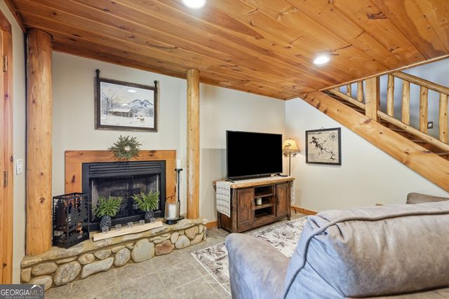 24 Oak Ledge Road, Morganton, GA 30560