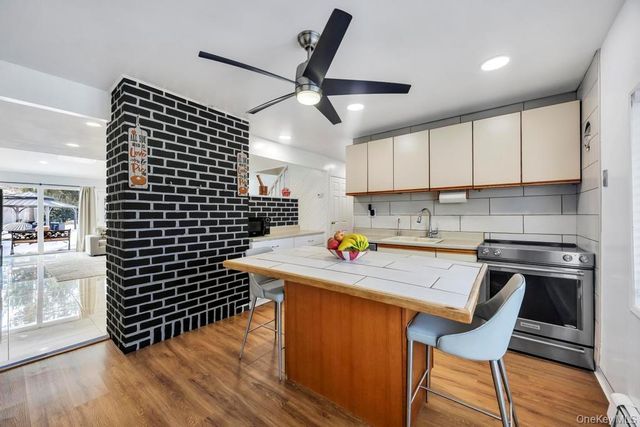 119 Scooter Lane, Hicksville, NY 11801