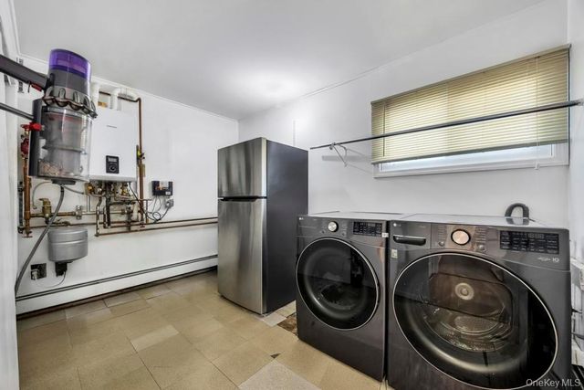 119 Scooter Lane, Hicksville, NY 11801