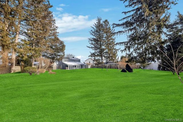 119 Scooter Lane, Hicksville, NY 11801