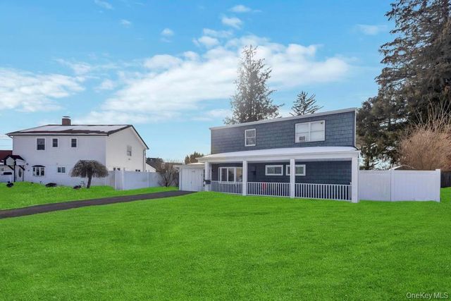 119 Scooter Lane, Hicksville, NY 11801