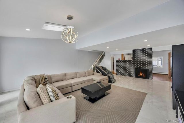 119 Scooter Lane, Hicksville, NY 11801