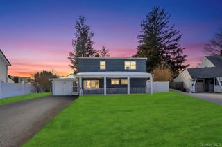 119 Scooter Lane, Hicksville, NY 11801