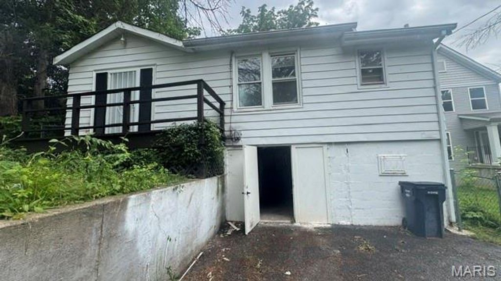 2935 Alger Avenue, St Louis, MO 63121