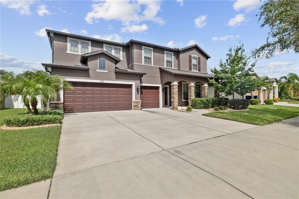 Image 2 of property listing at 1521 BANNER ELK STREET, Valrico, FL 33594