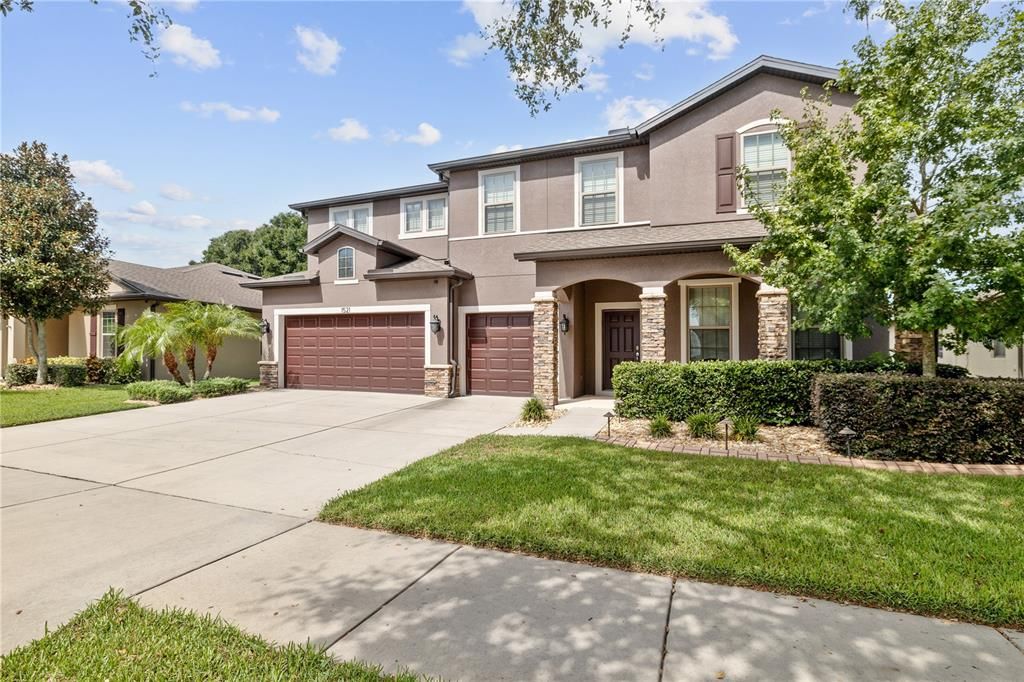 Image 3 of property listing at 1521 BANNER ELK STREET, Valrico, FL 33594