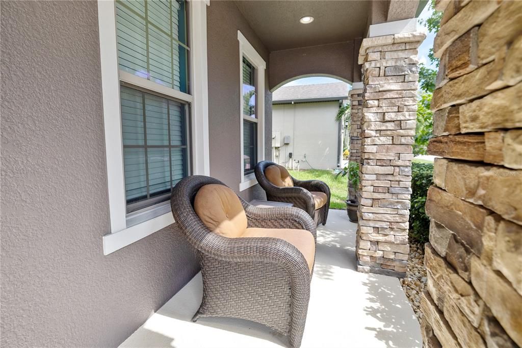 Image 4 of property listing at 1521 BANNER ELK STREET, Valrico, FL 33594