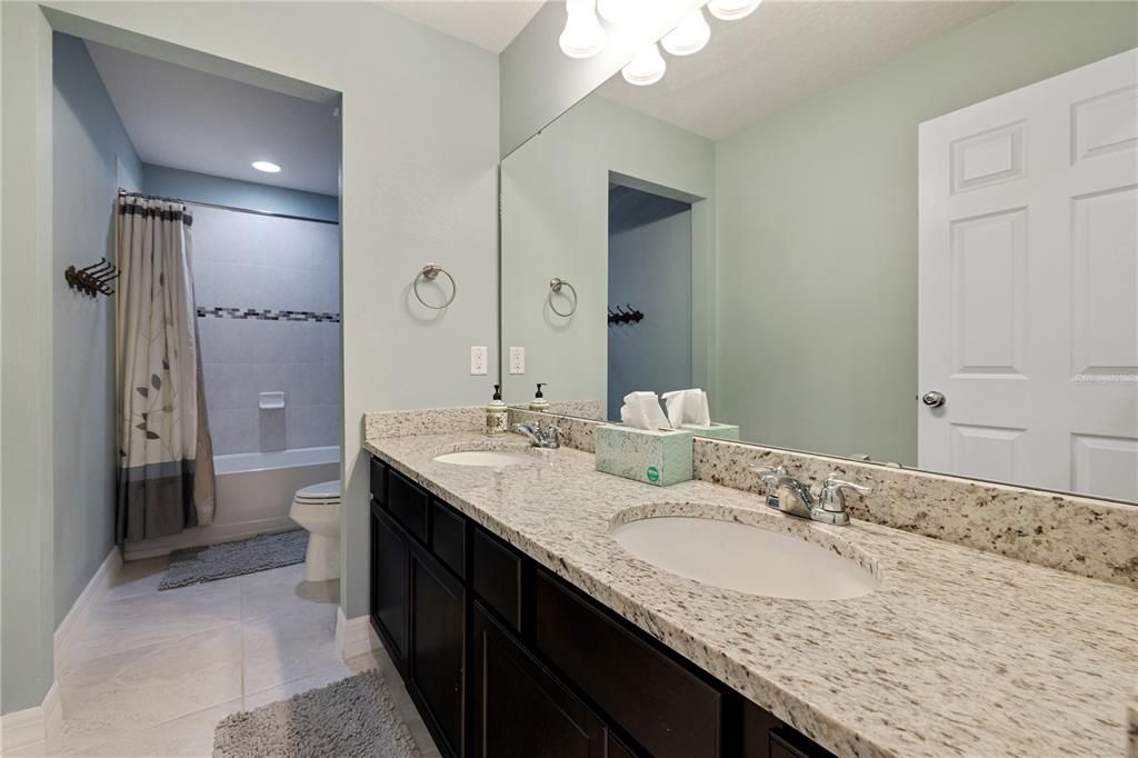 Image 45 of property listing at 1521 BANNER ELK STREET, Valrico, FL 33594