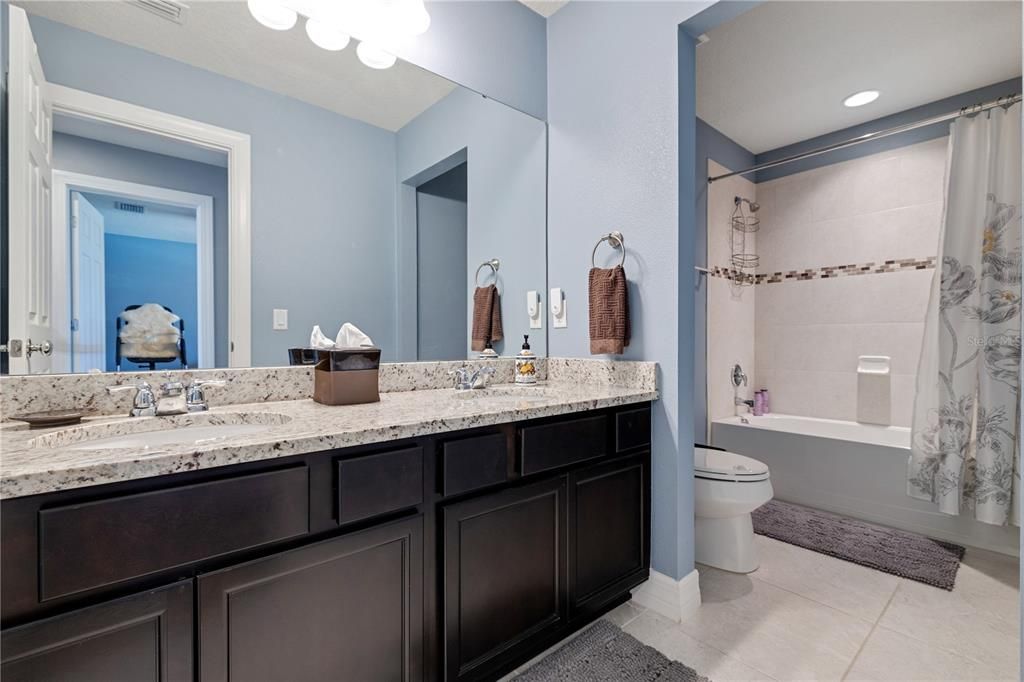 Image 50 of property listing at 1521 BANNER ELK STREET, Valrico, FL 33594