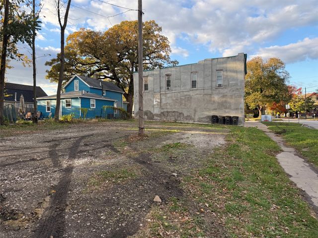 1018 E 12th Street, Des Moines, IA 50316