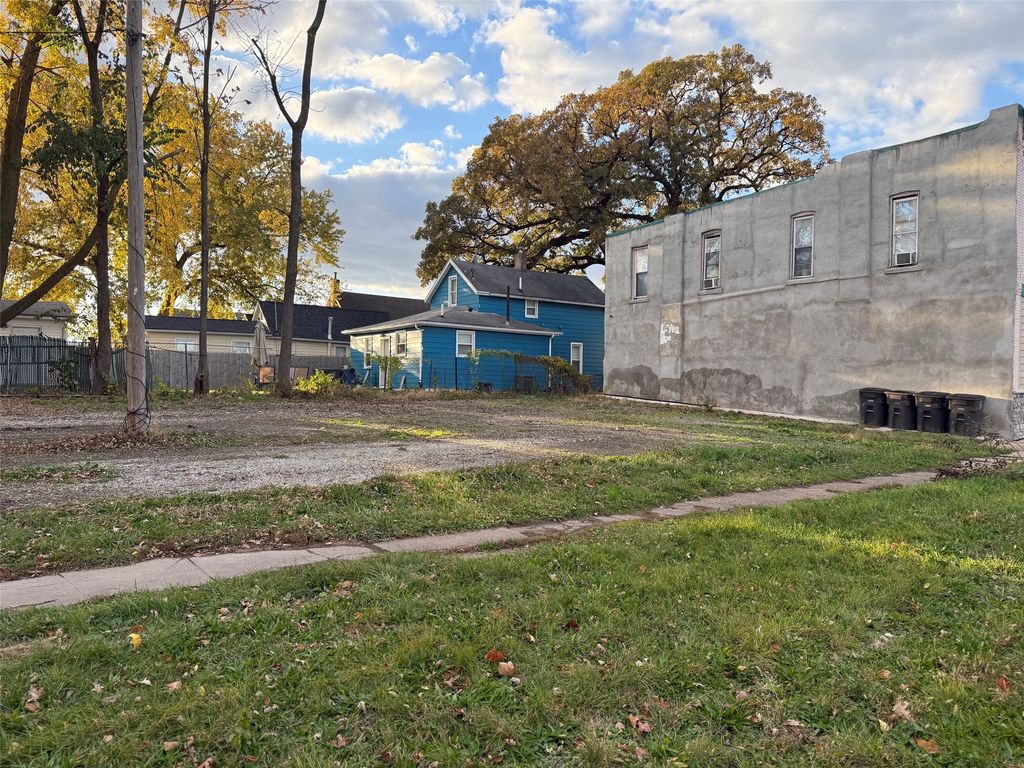 1018 E 12th Street, Des Moines, IA 50316