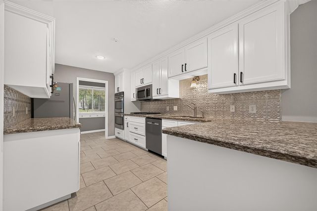 11111 Meadow Rue Street, The Woodlands, TX 77380