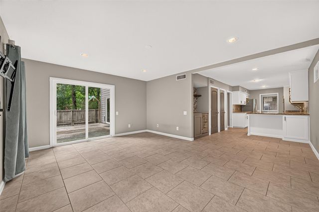 11111 Meadow Rue Street, The Woodlands, TX 77380