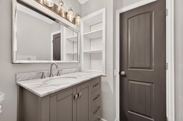 11111 Meadow Rue Street, The Woodlands, TX 77380