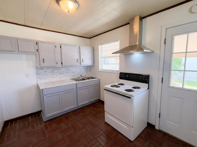 418 Fieldcrest Dr, Thibodaux, LA 70301