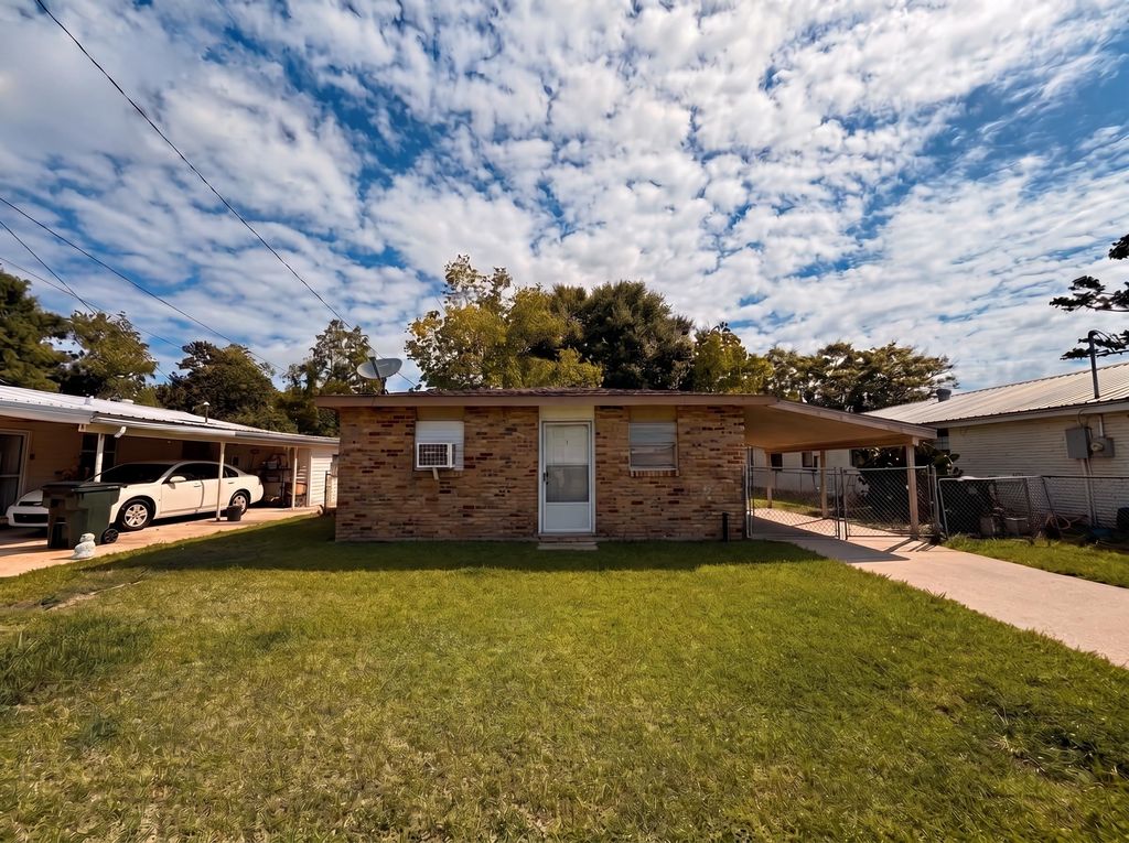 418 Fieldcrest Dr, Thibodaux, LA 70301