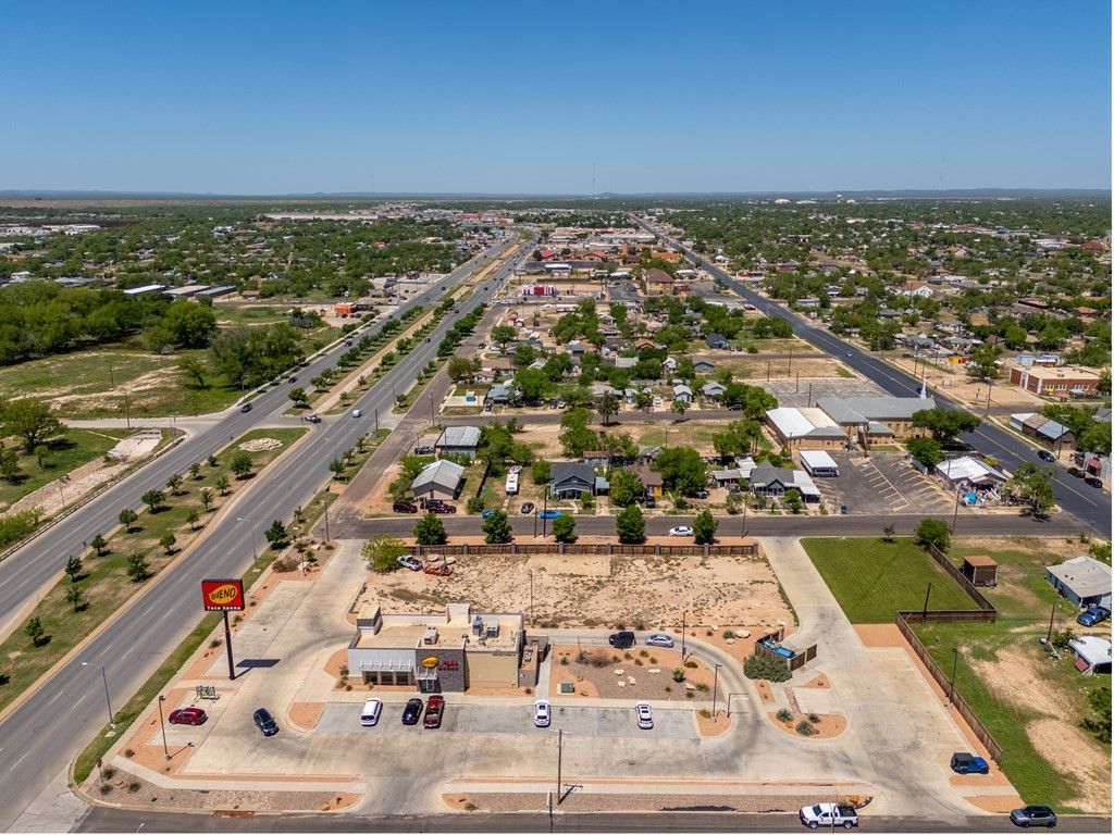 Image 10 of property listing at 330 W 9th Street, San Angelo, TX 76903