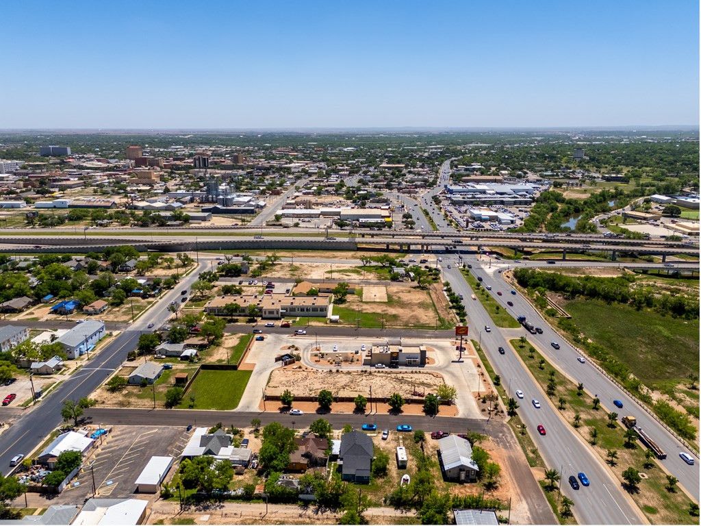 Image 12 of property listing at 330 W 9th Street, San Angelo, TX 76903