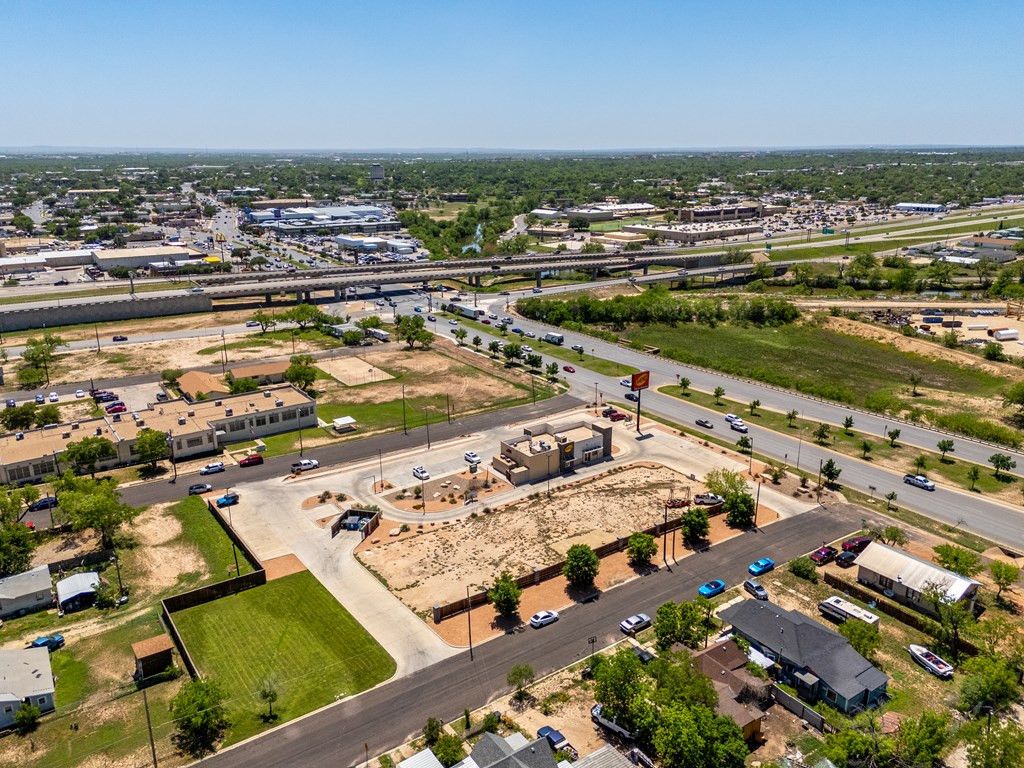 Image 14 of property listing at 330 W 9th Street, San Angelo, TX 76903