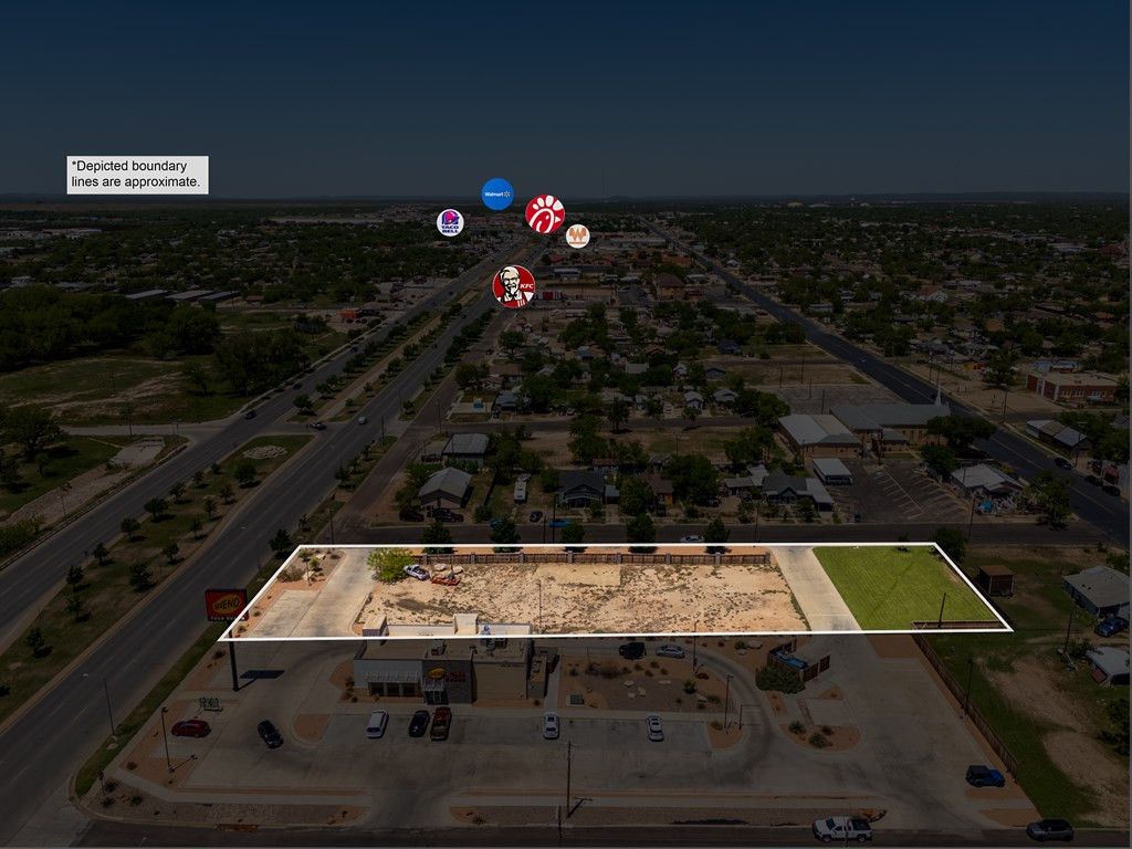 Image 15 of property listing at 330 W 9th Street, San Angelo, TX 76903