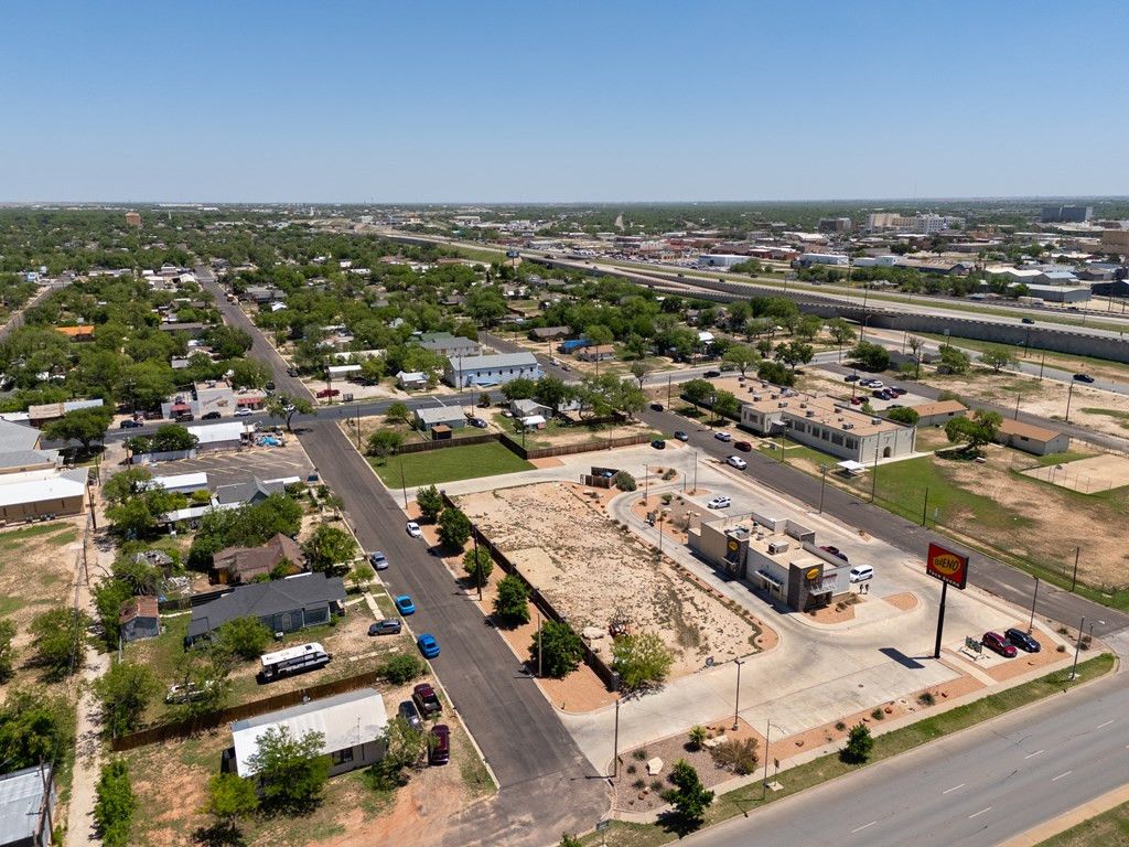 Image 5 of property listing at 330 W 9th Street, San Angelo, TX 76903
