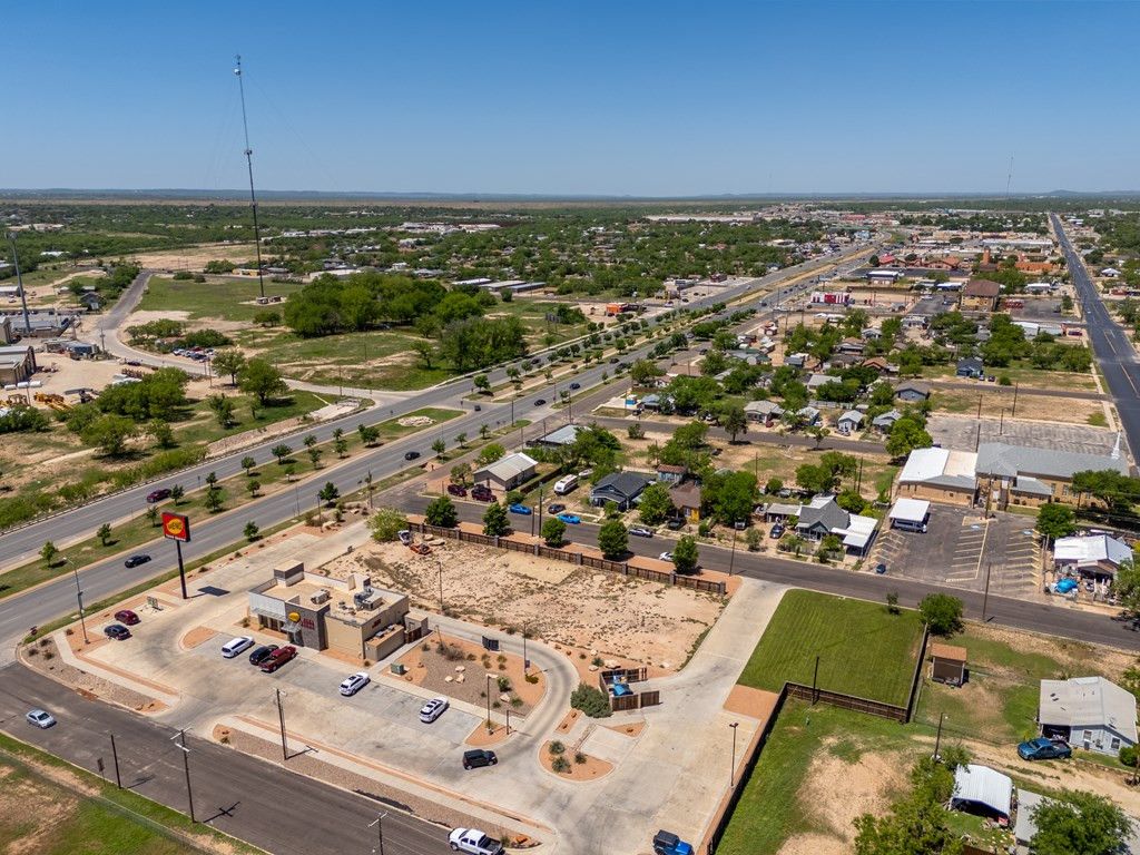 Image 9 of property listing at 330 W 9th Street, San Angelo, TX 76903