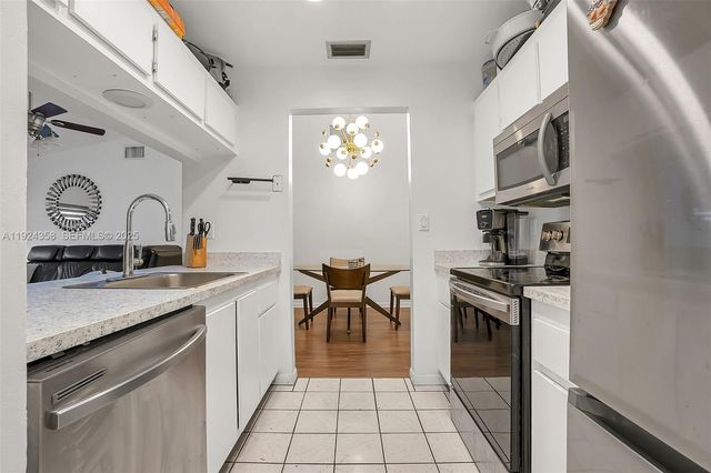 2682 N Nob Hill Rd, Sunrise, FL 33322