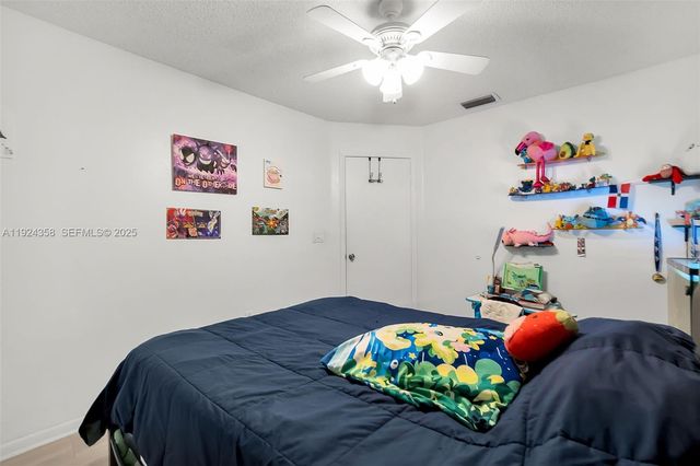 2682 N Nob Hill Rd, Sunrise, FL 33322